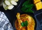 Resep Opor Ayam Khas Indonesia yang Gurih dan Lezat